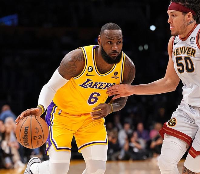 包含詹姆斯与70激战掘金分钟，最后时刻胜出胜负难料！，Uzi焦点对战赛场气氛高涨的词条