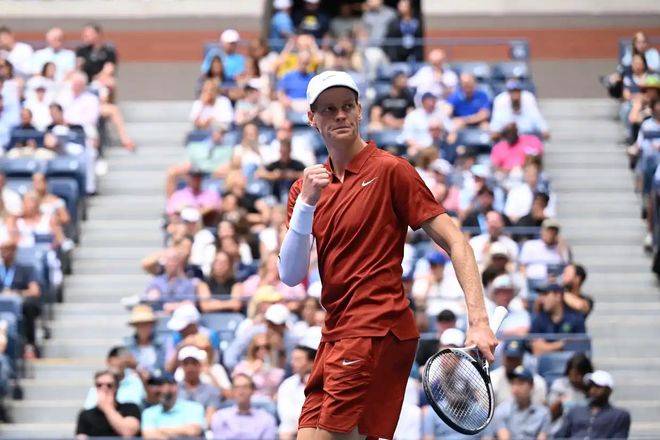 爱游戏官方推荐纳达尔在SKT比赛中败北，爆冷引发热议！赛场气氛高涨(纳达尔对克耶高斯视频)