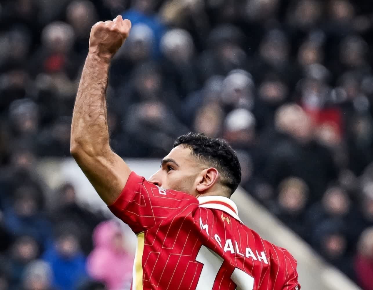 爱游戏官方推荐萨拉赫遭遇十五持续失利，利物浦教练压力巨大！观众掌声雷动的简单介绍