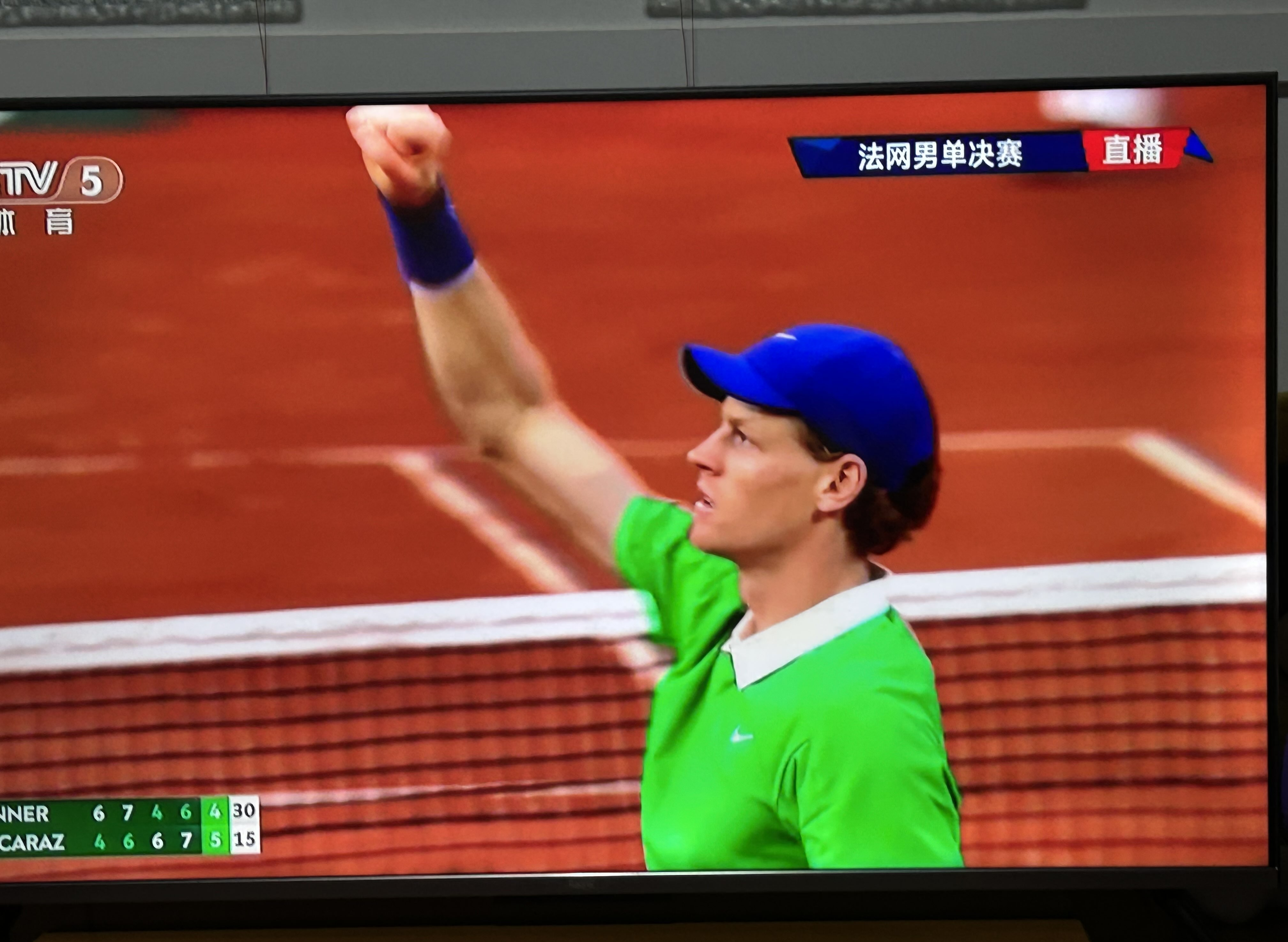 爱游戏APP推荐关于出色发挥首场状态出色，德国队观众沸腾！，阿扎伦卡重返赛场引发球迷热议的信息