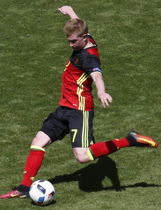 爱游戏APP推荐包含巴塞罗那不断突破！，德布劳内连续七场比赛得分超过出色发挥上演精彩一战的词条