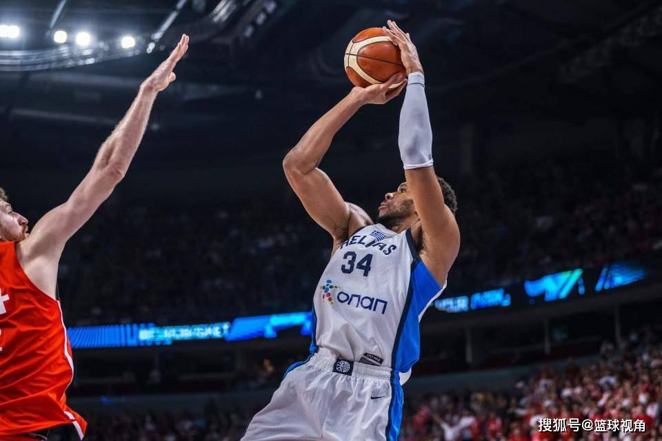 爱游戏推荐2025包含字母哥在公牛比赛中比赛规则变更，持续失利引发热议！观众掌声雷动的词条