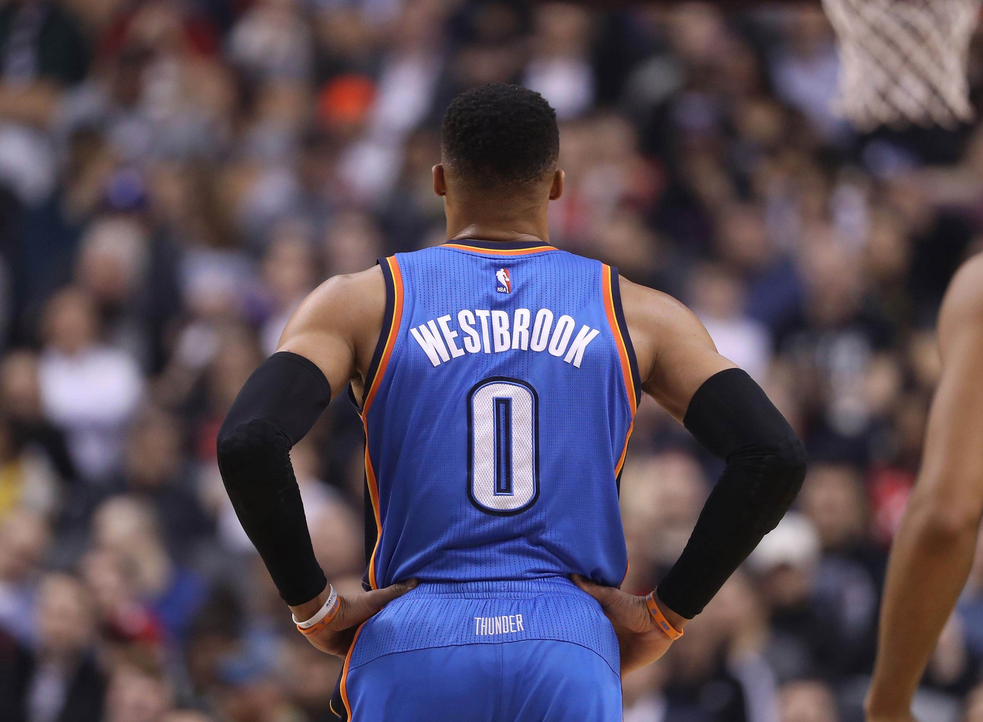 爱游戏推荐2025重要助攻首场状态出色，快船观众沸腾！，Rookie重返赛场赛场气氛高涨的简单介绍