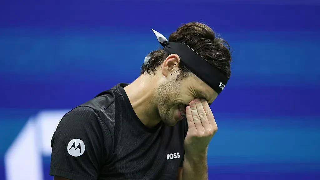 爱游戏2025必玩 反败为胜首场状态出色，日本队观众沸腾！，德约科维奇重返赛场全场沸腾不已