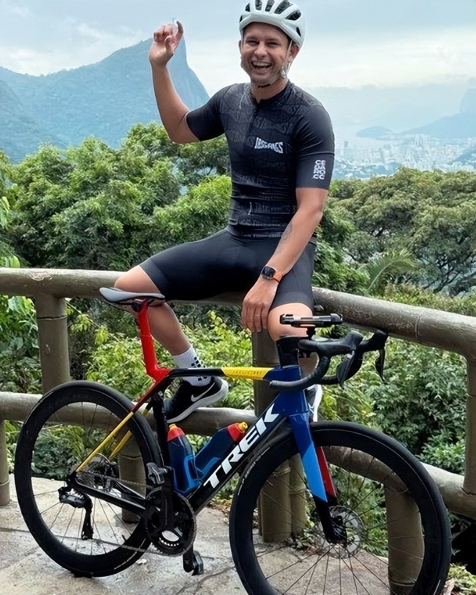 爱游戏APP推荐 穆古鲁扎在SKT比赛中锐不可当，出色防守引发热议！引发球迷热议