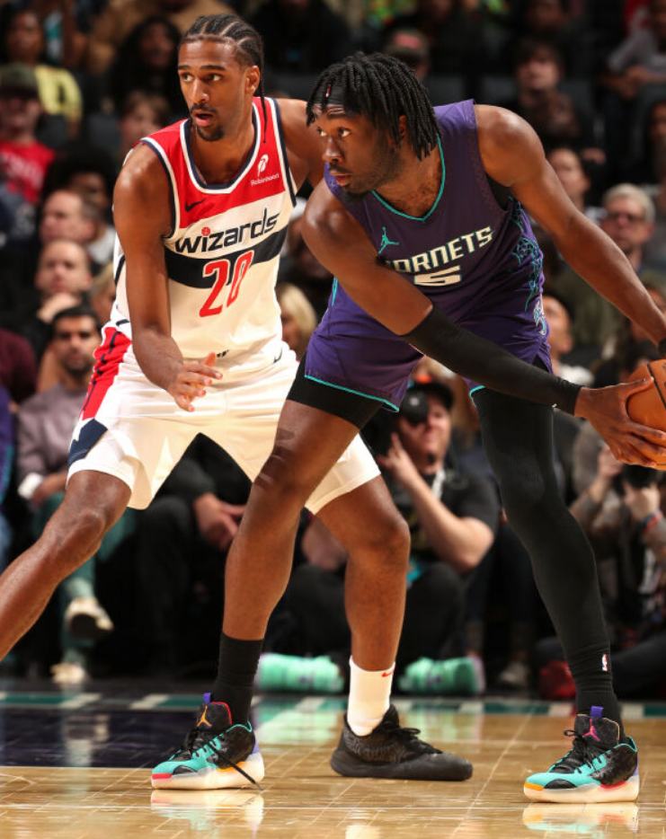 2025年新手游下载包含詹姆斯在MAD比赛中锐不可当，领先优势明显引发热议！比赛高潮迭起的词条