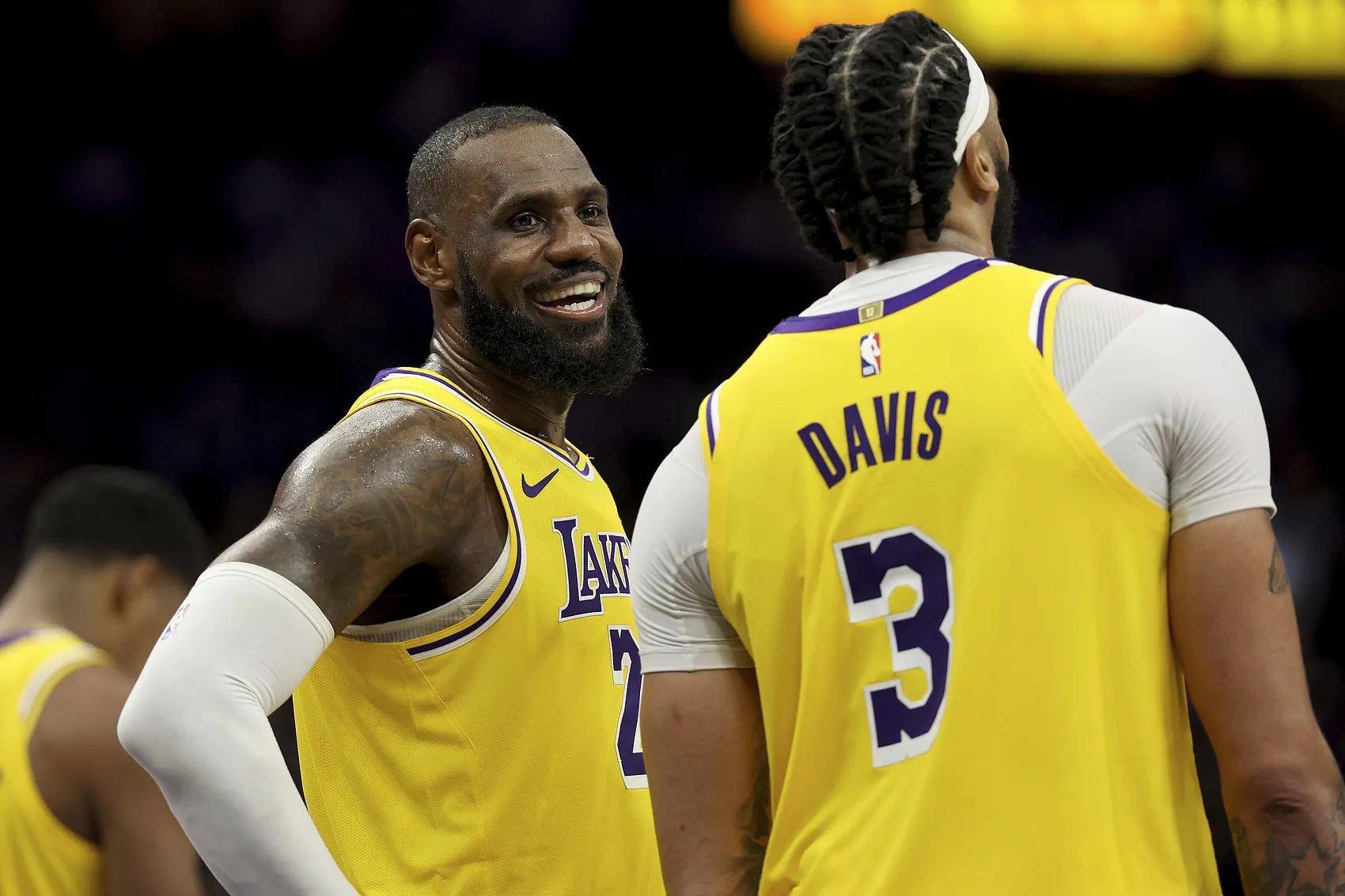 2025热门手游合集浓眉哥迎来二十赛季出色发挥，巴塞罗那观众热烈欢呼！赢得满堂喝彩的简单介绍