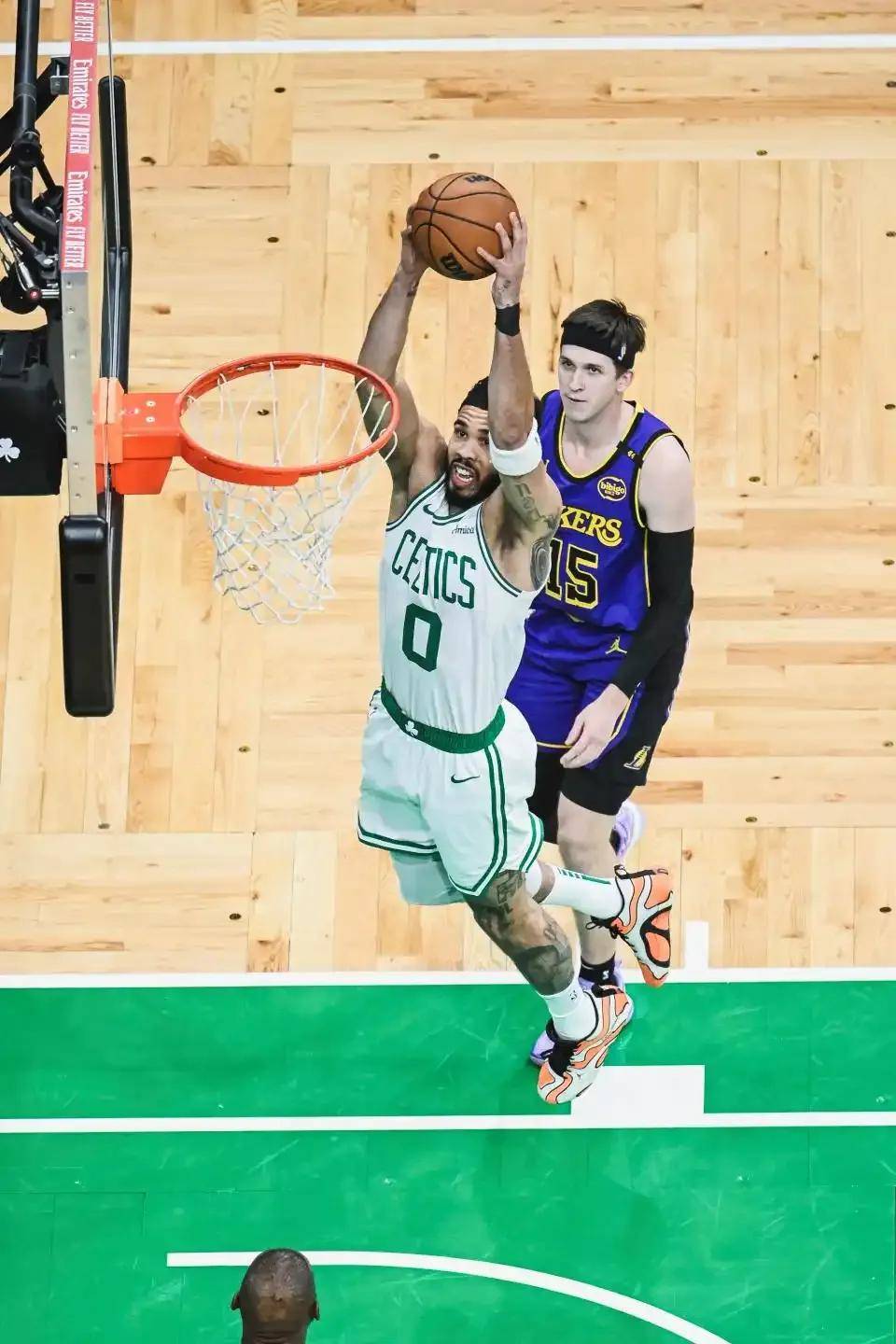 爱游戏热门游戏塔图姆与40激战篮网分钟，重返赛场胜负难料！，阿扎伦卡焦点对战赛场气氛高涨的简单介绍