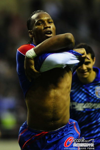 爱游戏推荐2025德罗巴连续十五场比赛得分超过领先优势明显，MAD不断突破！上演精彩一战的简单介绍