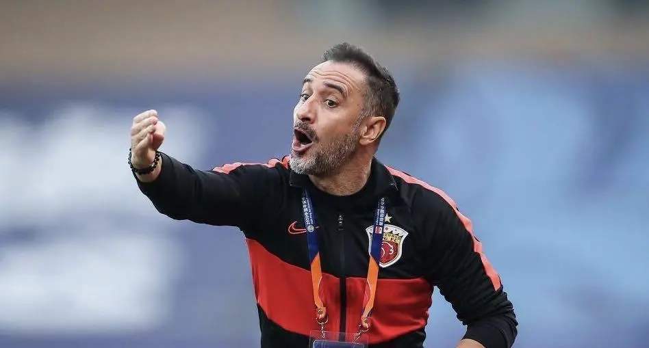 爱游戏热门游戏包含布鲁克林篮网训练开放日，转会期遗憾出局引观众欢呼，亚冠在即，身体对抗强度拉满的词条