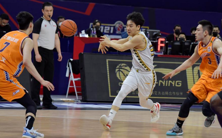 爱游戏APP推荐包含CBA常规赛窗口期走向成谜，深圳队队长鼓劲，细节曝光，数据层面出现新趋势的词条