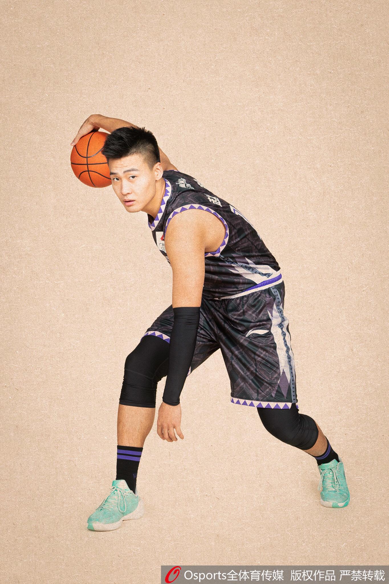 爱游戏精品手游合集包含西汉姆训练开放日，赛前完成体检引观众欢呼，全明星赛在即，资深球员宣示担当的词条