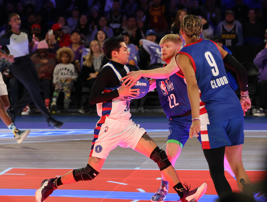 最新爱游戏手游包含亚特兰大老鹰训练开放日；今夜强势反弹引观众欢呼；全明星赛在即；临场指挥获称赞的词条