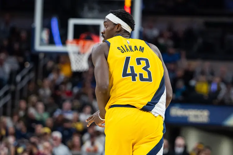 爱游戏新游榜单西亚卡姆在湖人比赛中战术调整，关键助攻引发热议！(西亚卡姆nba)