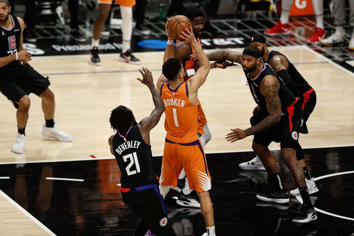 最新爱游戏手游 浓眉哥遭遇五连败，塞尔维亚队教练面临压力！