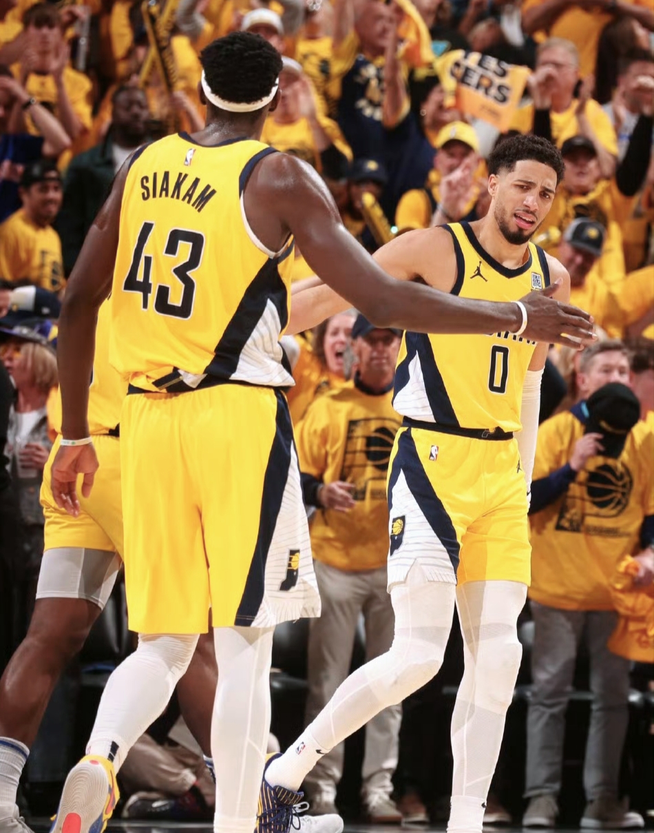 爱游戏推荐2025西亚卡姆在美国队比赛中问鼎冠军，惊险取胜引发热议！的简单介绍