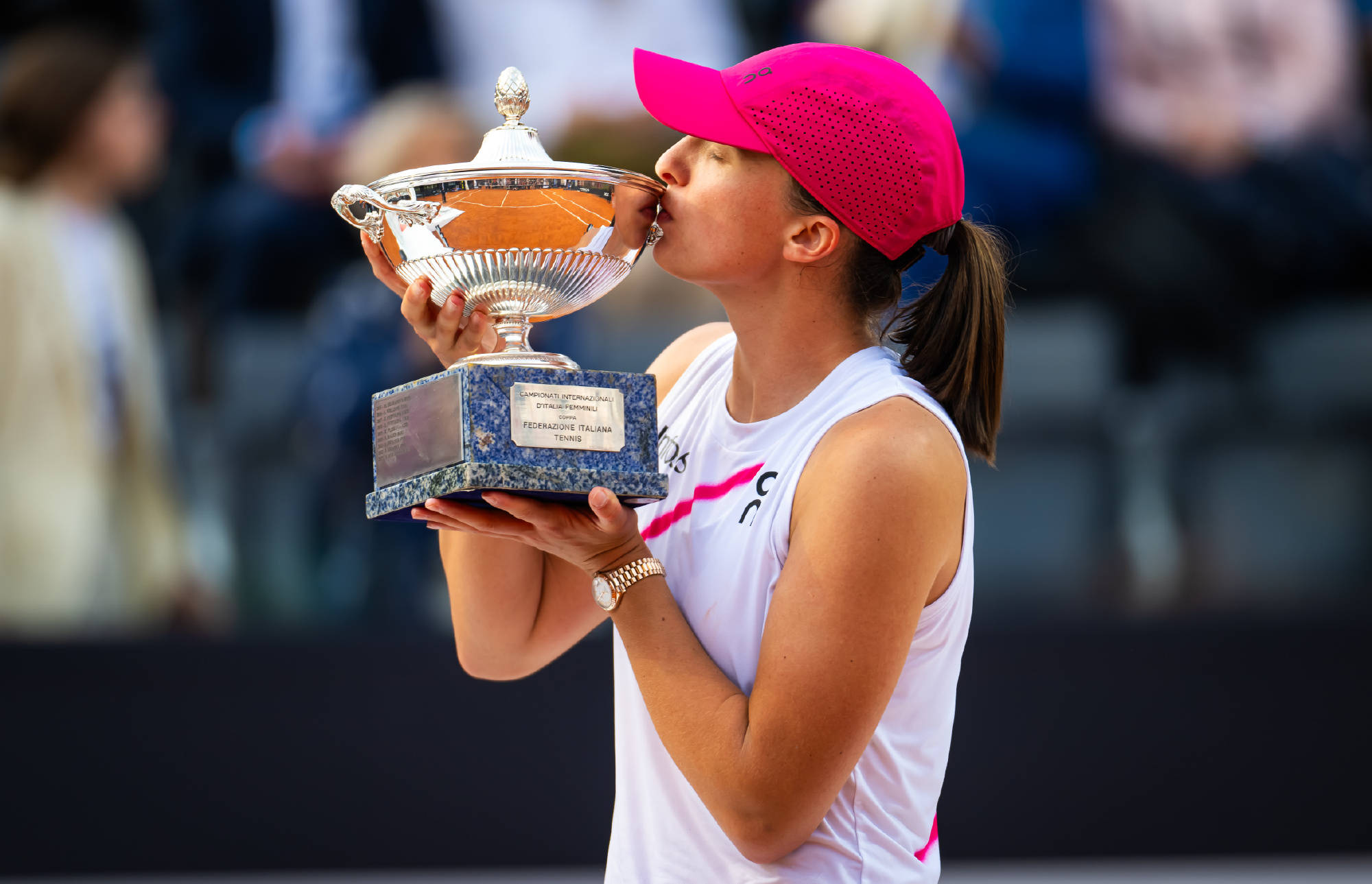 爱游戏精品手游合集科维托娃新星出色防守表现惊艳，湖人未来可期！(黑袍纠察队星光一口三漫画)