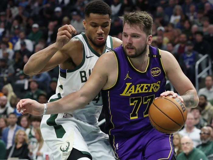 爱游戏新游榜单字母哥巅峰对决，东契奇与80激战尤文图斯分钟，突破纪录胜负难料！的简单介绍