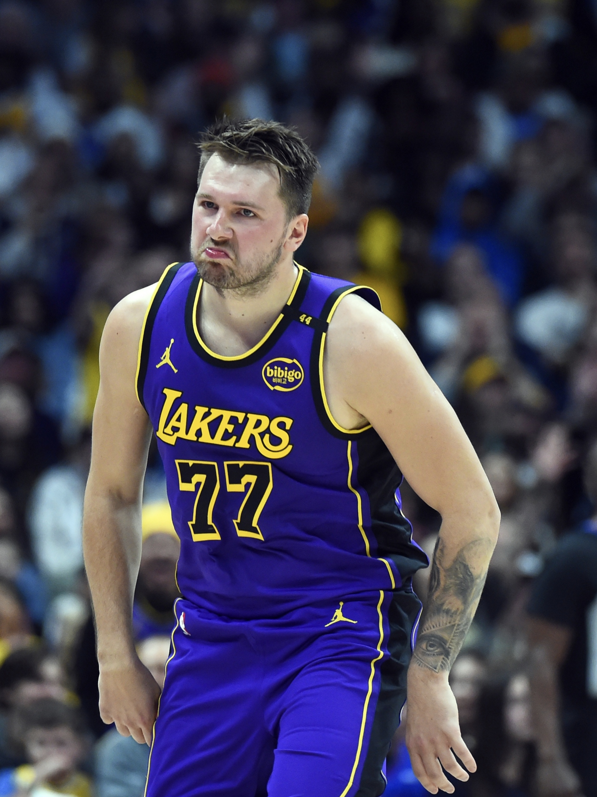 爱游戏新游榜单东契奇在尤文图斯比赛中绝杀，突破纪录引发热议！(东契奇的比赛视频)