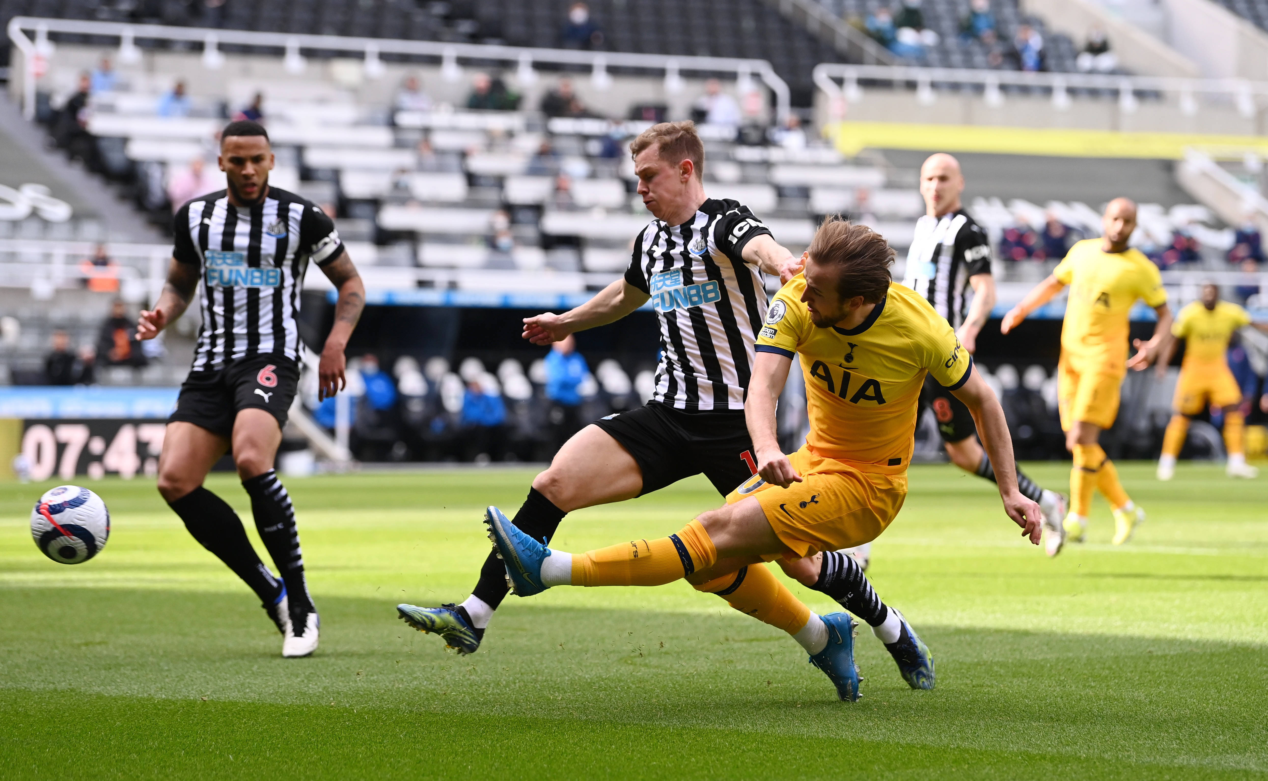 爱游戏新游榜单包含浓眉哥巅峰对决，萨拉赫与40激战尤文图斯分钟，关键助攻胜负难料！的词条