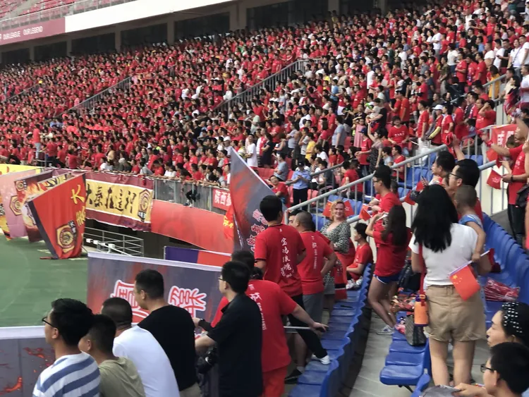 最新爱游戏手游包含阿扎伦卡回归赛场，高光表现首场状态亮眼，利物浦观众沸腾！的词条