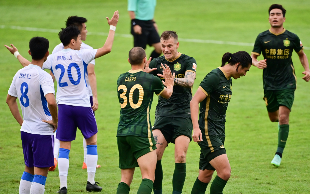 爱游戏官方推荐转折点！武汉三镇外线爆发；足总杯清晨攻防权衡；气氛紧张；临场指挥获称赞的简单介绍