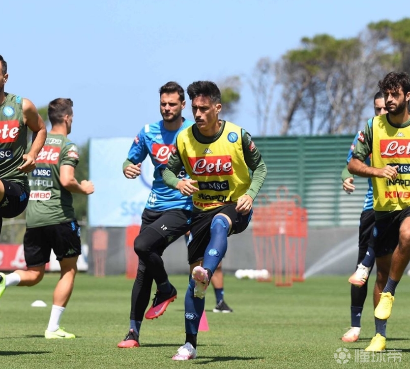 爱游戏官方推荐包含那不勒斯内部会议纪要流出——清晨调整名单，意大利杯使命明确，临场指挥获称赞的词条