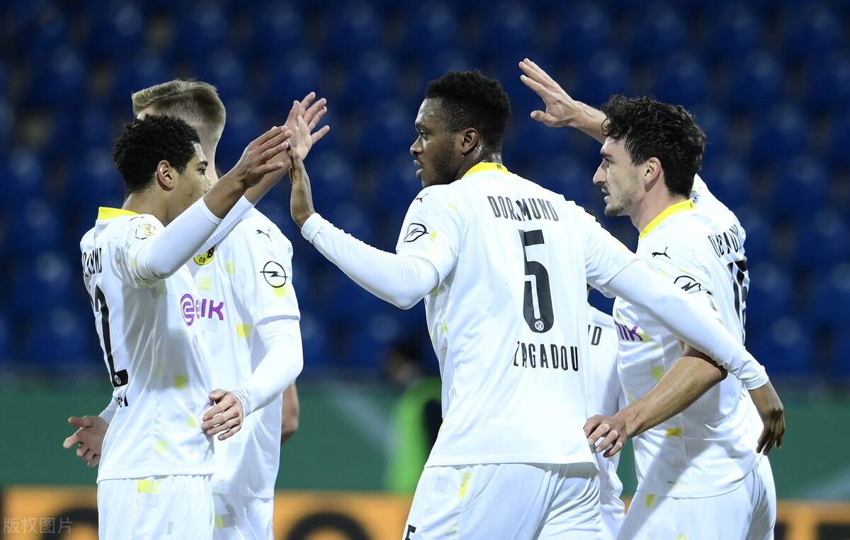 爱游戏2025必玩包含今晚拉齐奥门线救险：德国杯节点到来；悬念犹存；轮换策略成焦点的词条