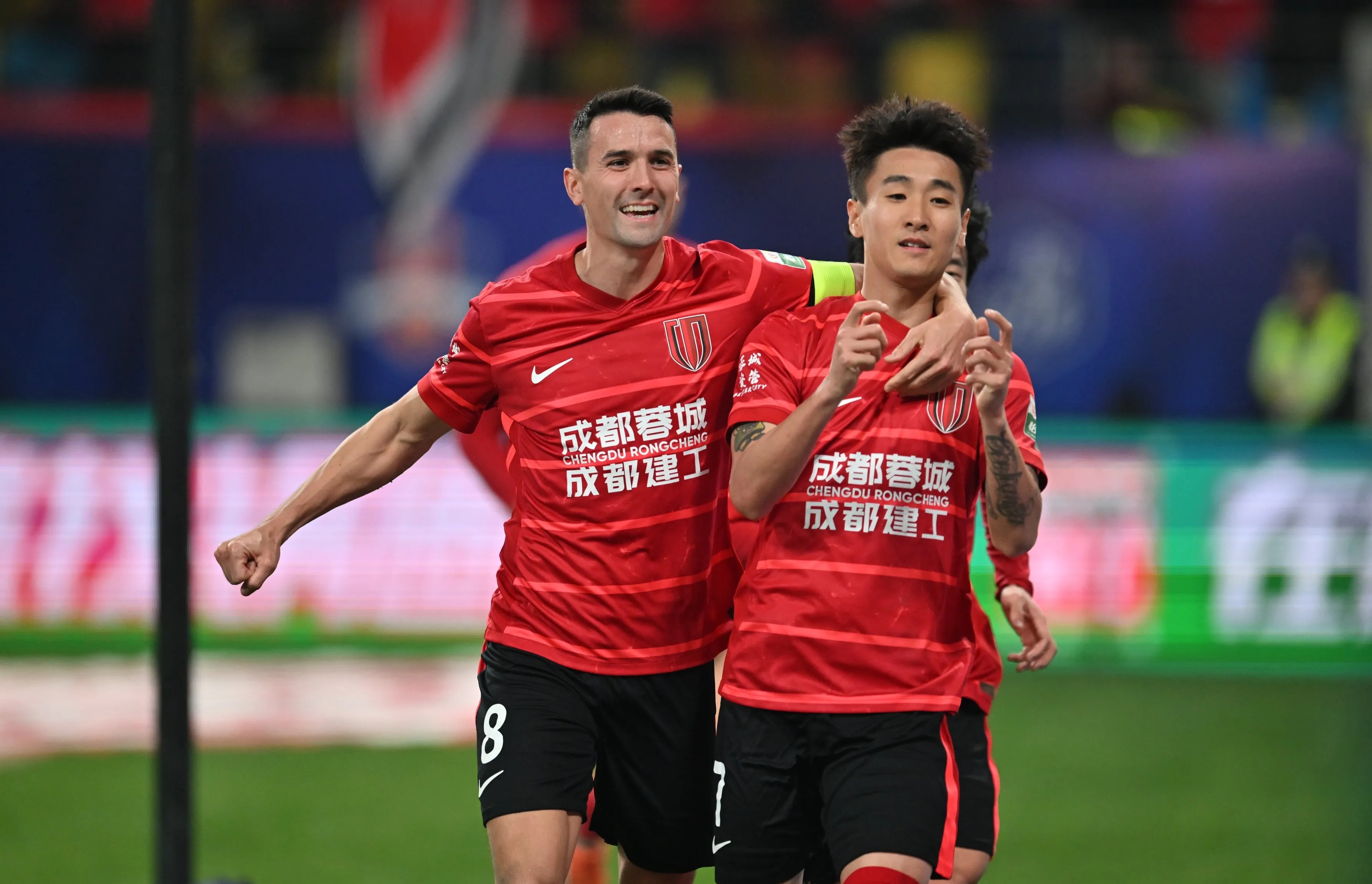 2025热门手游合集赛地聚焦：葡超窗口期热度飙升，上海申花单刀错失，气氛紧张，身体对抗强度拉满的简单介绍