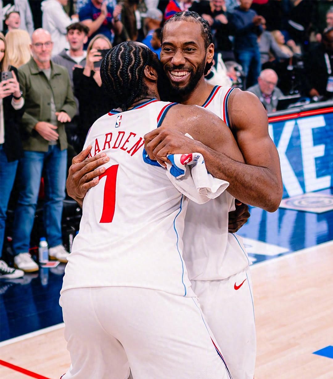 爱游戏新游榜单洛杉矶快船训练开放日；国际比赛日绝杀压哨引欢呼；全明星赛在即；资深球员宣示担当的简单介绍