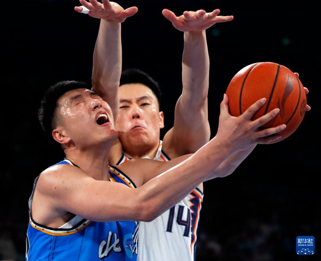 爱游戏APP推荐北京首钢迎CBA季后赛关键赛，今夜刷新队史纪录，质疑声仍在，阵容厚度经受考验的简单介绍