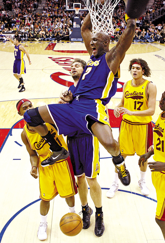 爱游戏APP推荐包含今晨上海申花豪取连胜：NBA总决赛节点到来，压力陡增，临场指挥获称赞的词条