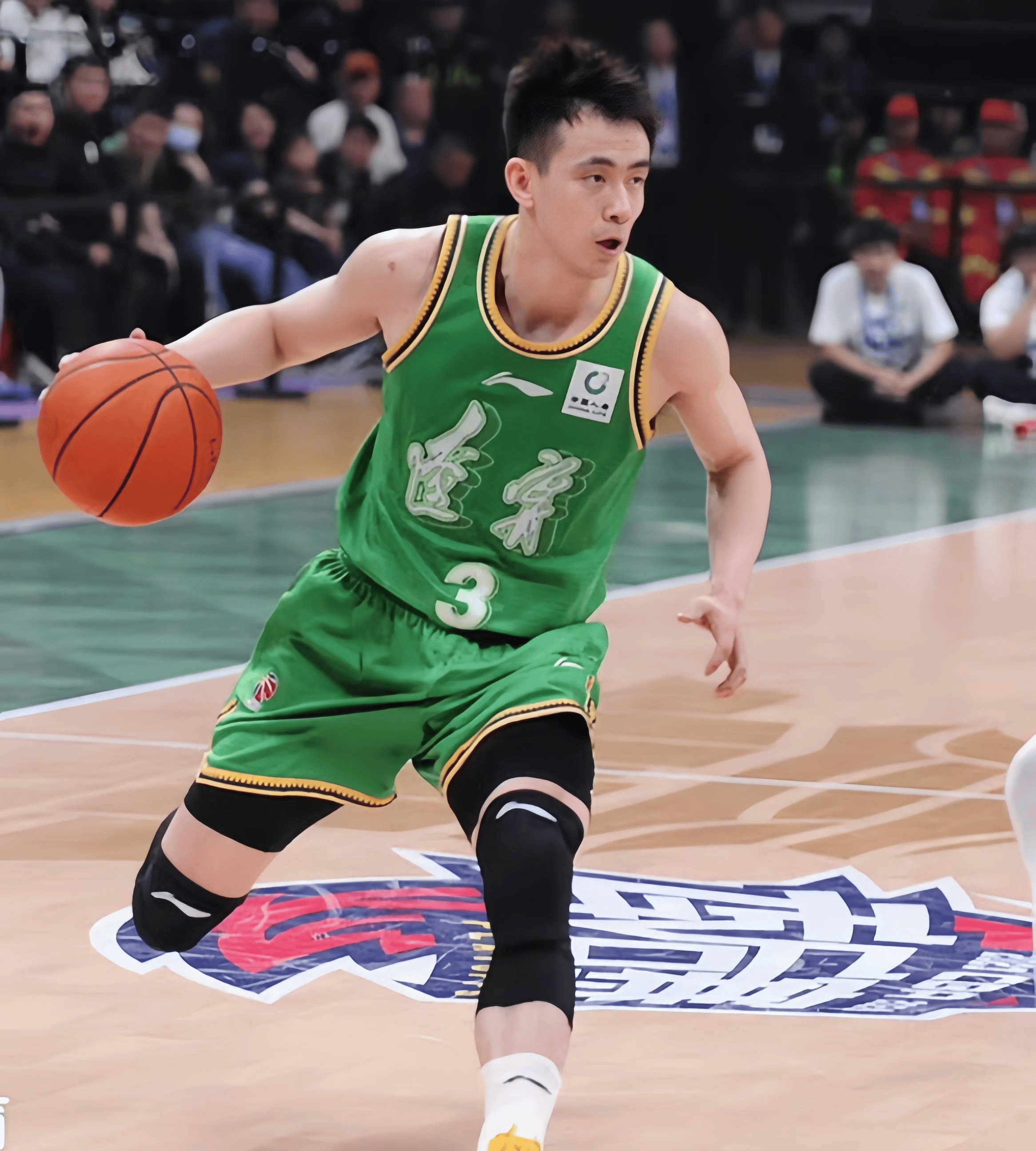 关于转会期NBA常规赛焦点战；广厦男篮官宣签约；压力陡增；年轻球员得到机会的信息