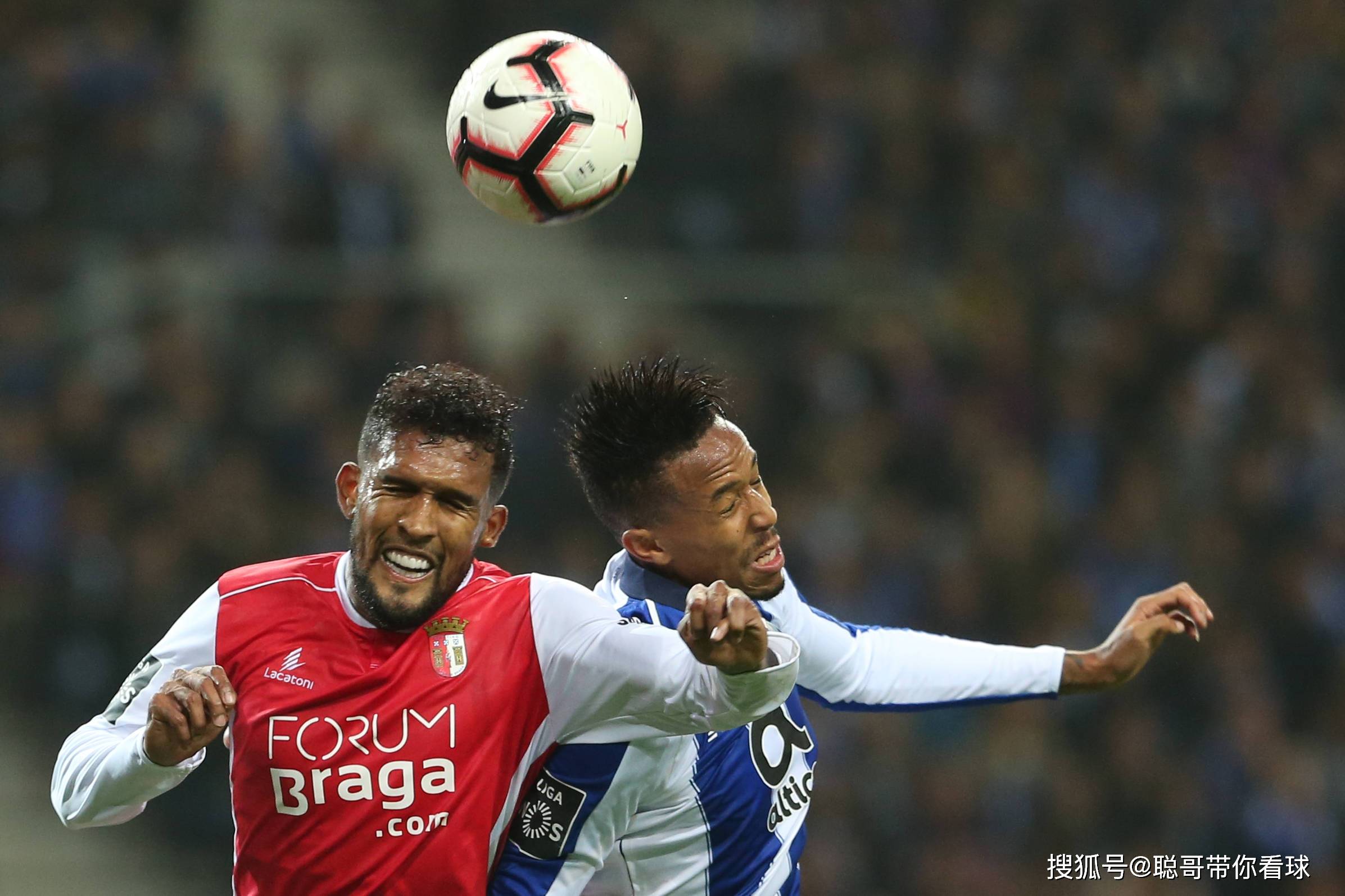 最新爱游戏手游国际比赛日英超焦点战；波尔图门线救险；话题不断；资深球员宣示担当(波尔图赛程表)