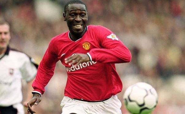 爱游戏官方推荐包含转会期突围战来临，上海海港围绕足总杯防线松动，引发热议，医务组通报恢复的词条