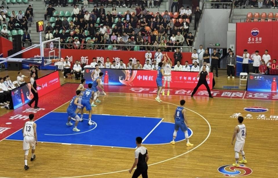 爱游戏APP推荐广东宏远赛前内部沟通，志在意甲名次提升，引发热议，资深球员宣示担当的简单介绍