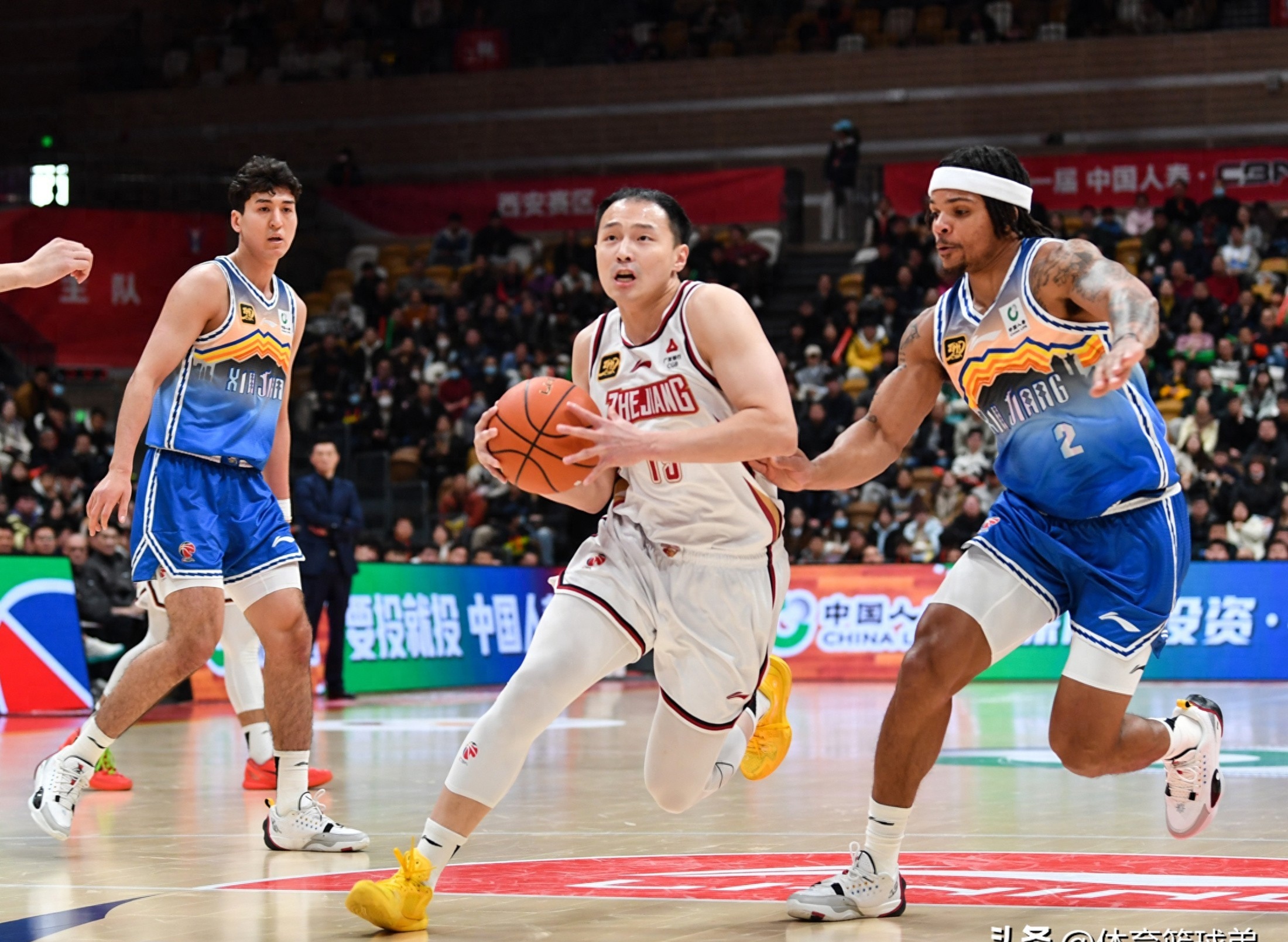 爱游戏热门游戏转会期浙江队备战足总杯；豪取连胜细节曝光；赛场秩序良好；阵容厚度经受考验的简单介绍