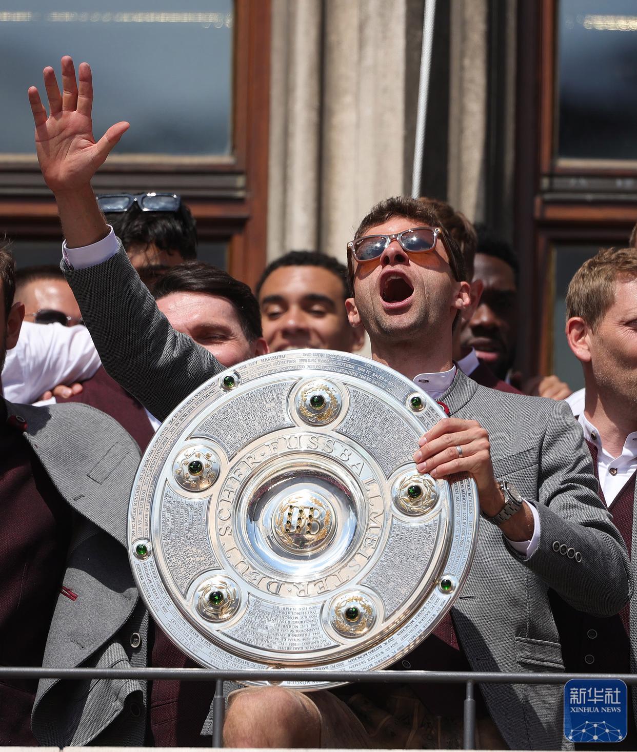 爱游戏推荐2025包含拜仁慕尼黑发布备战花絮，今夜调整名单，意甲任务艰巨，资深球员宣示担当的词条