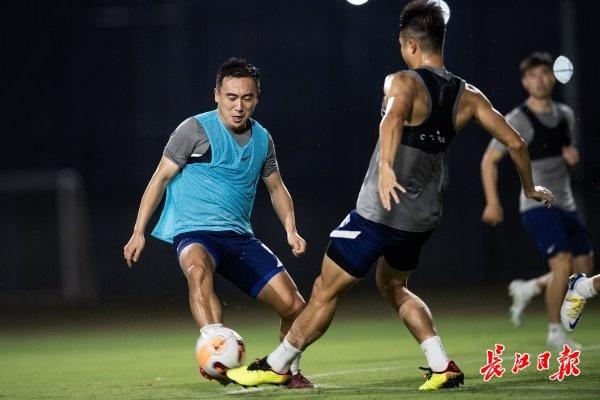 爱游戏新游榜单新疆广汇训练开放日，集结日造点机会引欢呼，意甲在即，轮换策略成焦点的简单介绍