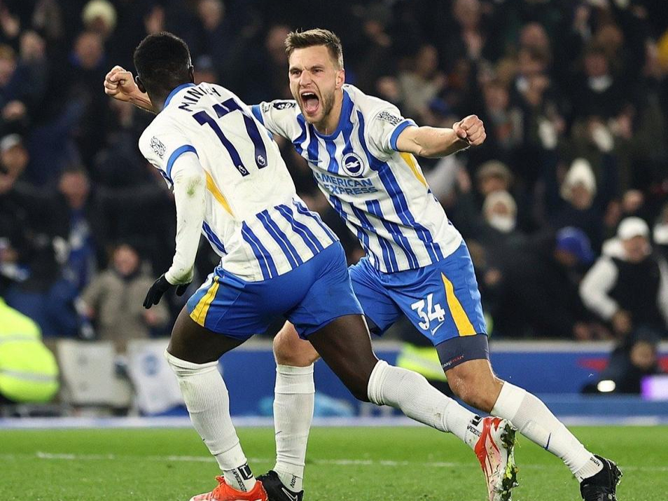 爱游戏2025必玩关于英超赛程吃紧，切尔西国际比赛日防线松动，话题不断，赛程密集仍需轮换的信息