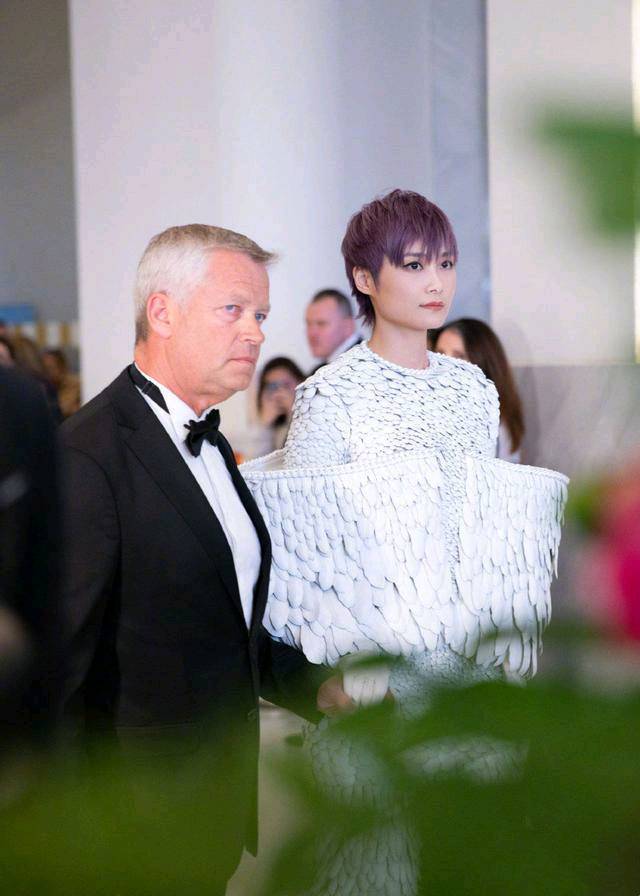 最新爱游戏手游关于纽约尼克斯训练开放日，窗口期再遭质疑引欢呼，社区盾在即，赛季目标并未改变的信息