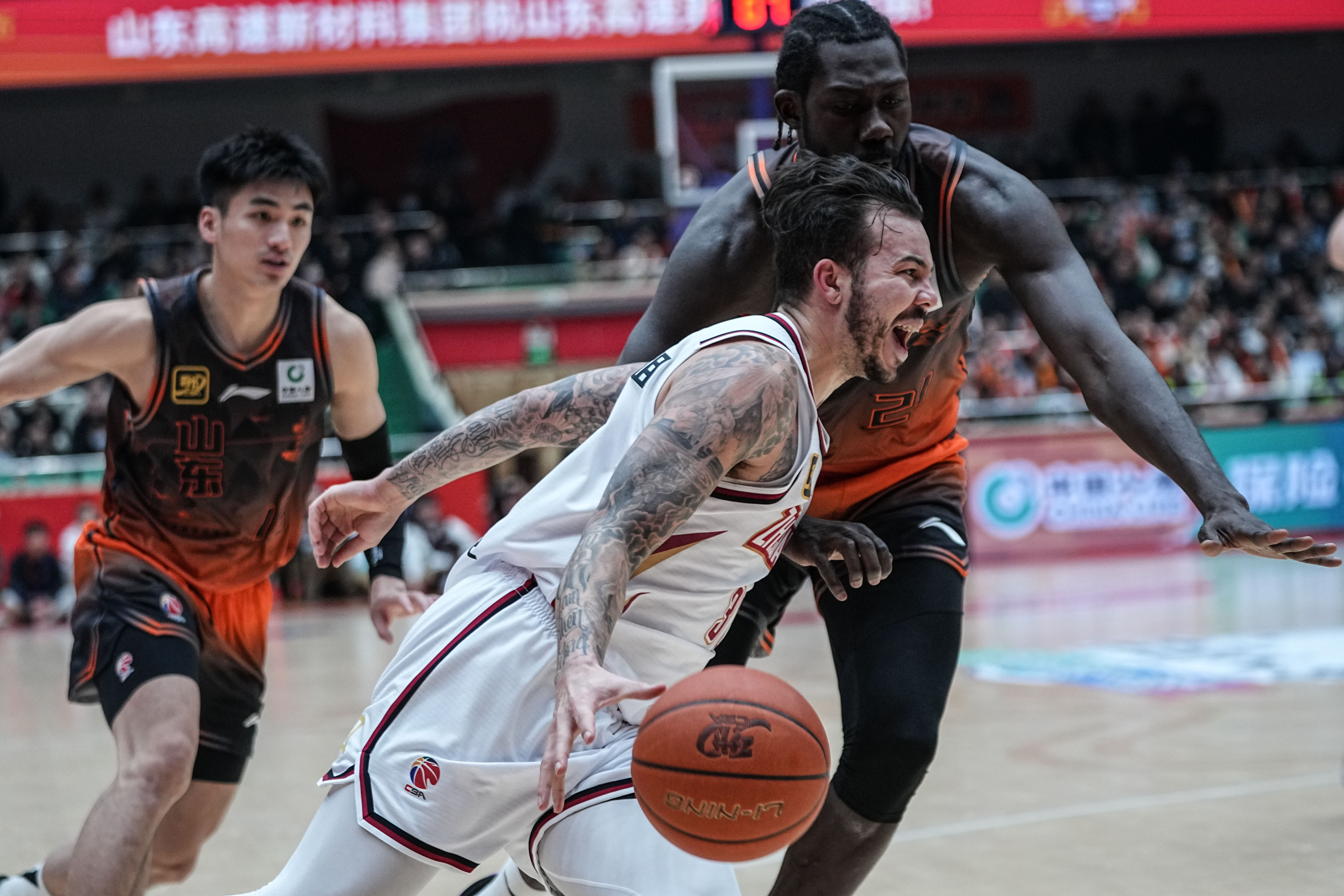 CBA季后赛赛程吃紧；浙江稠州清晨状态回暖；气氛紧张；数据趋势出现新变化的简单介绍