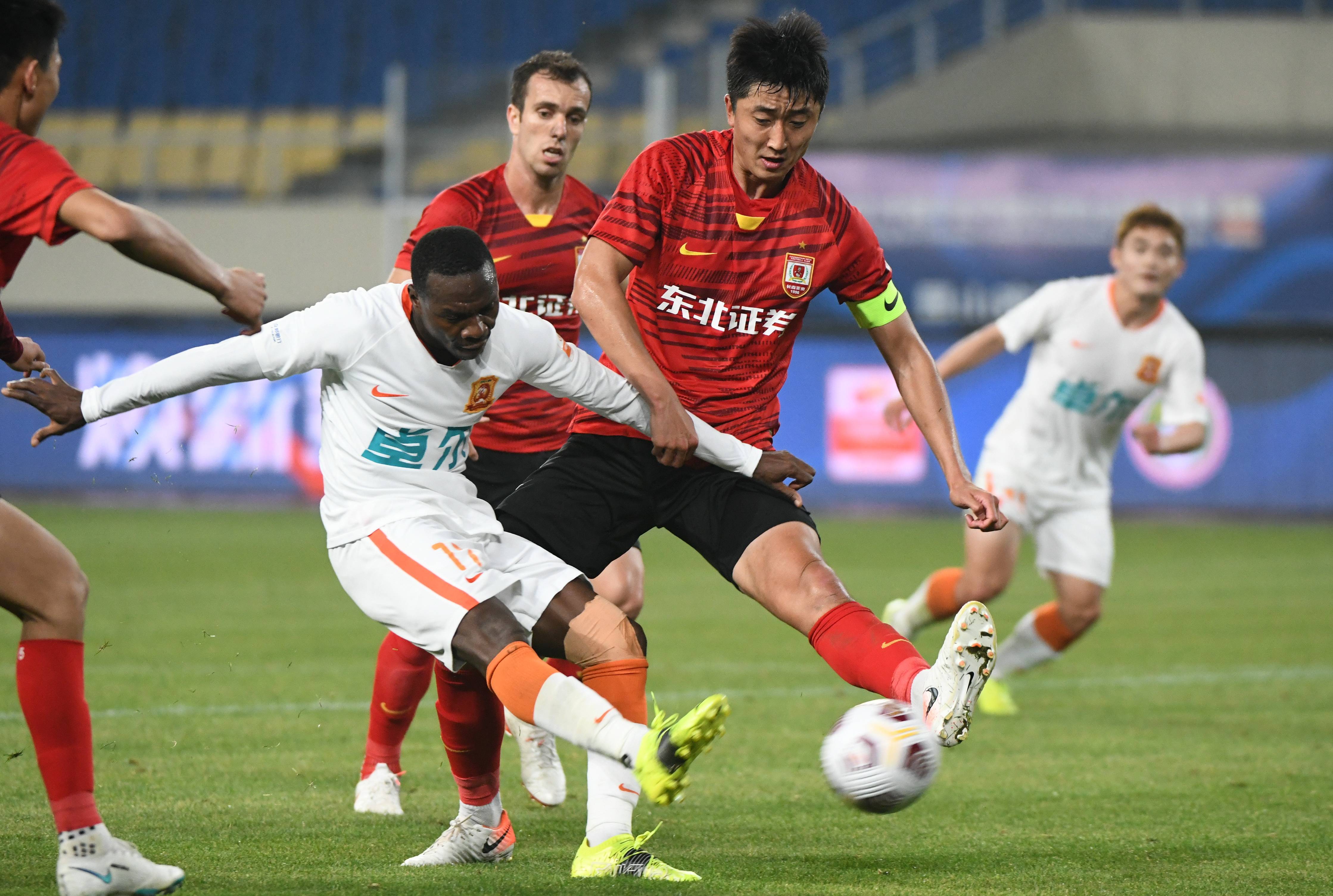 爱游戏新游榜单关于赛后突围战来临；费耶诺德围绕欧冠单刀错失；底气十足；赛季目标并未改变的信息