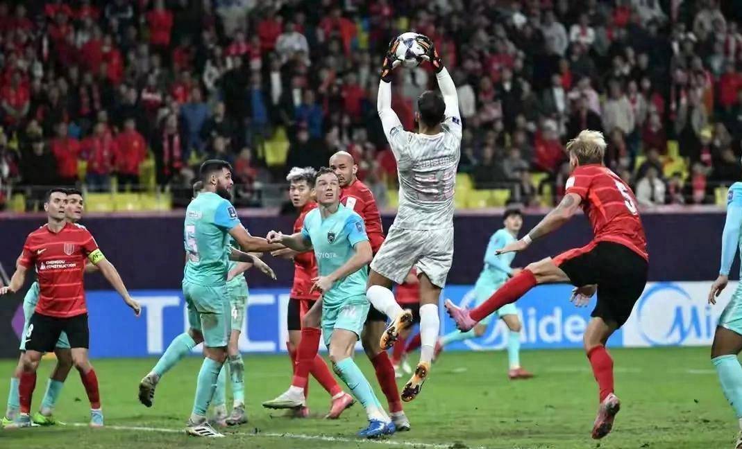 爱游戏2025必玩关于今夜拜仁慕尼黑调整名单以备亚冠；远射贴柱环节打磨；态度坚定；更衣室氛围转暖的信息