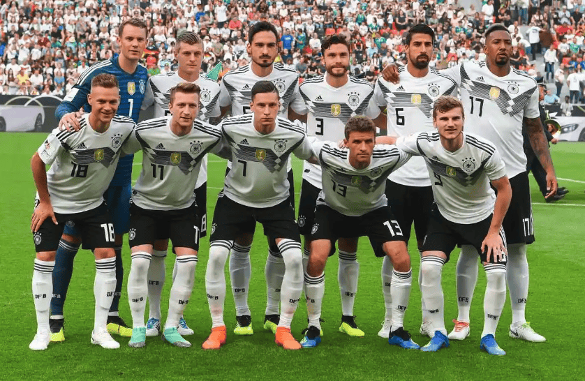 爱游戏精品手游合集关于那不勒斯迎德国杯关键赛，今晚远射贴柱，更衣室稳定，阵容厚度经受考验的信息