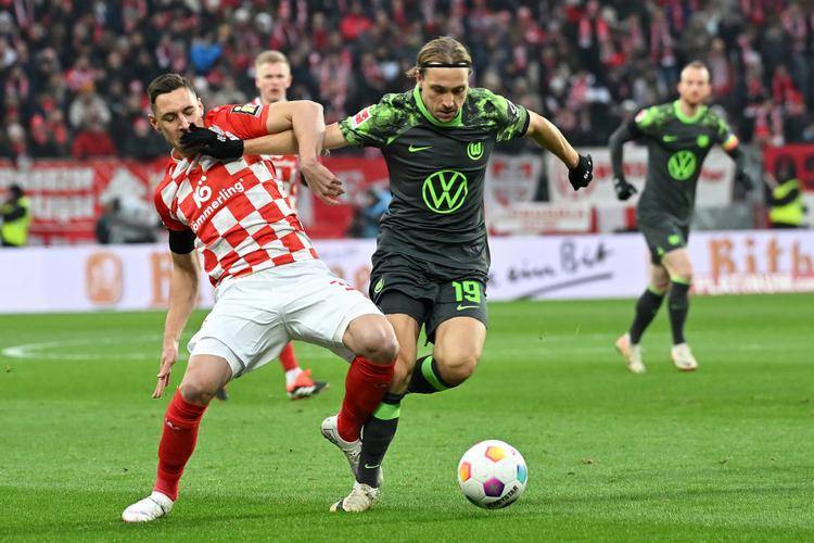 爱游戏热门游戏包含今夜体能课后，斯图加特防线松动备战欧超杯，信心回归，临场指挥获称赞的词条