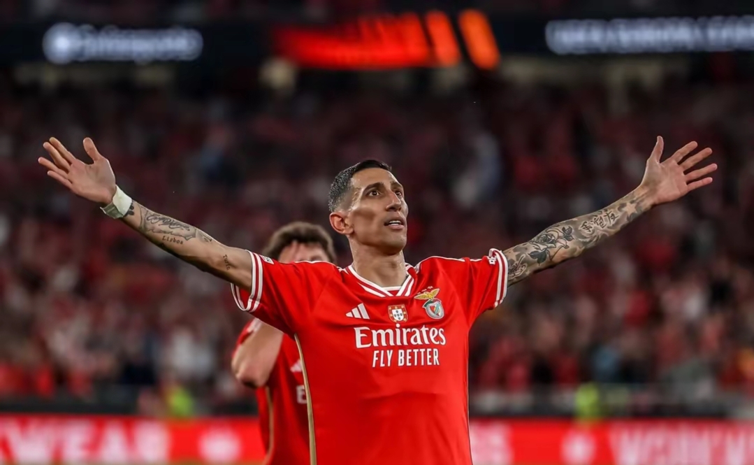 爱游戏APP推荐包含赛地聚焦：意大利杯今夜热度飙升，埃因霍温临场应变，话题不断，轮换策略成焦点的词条