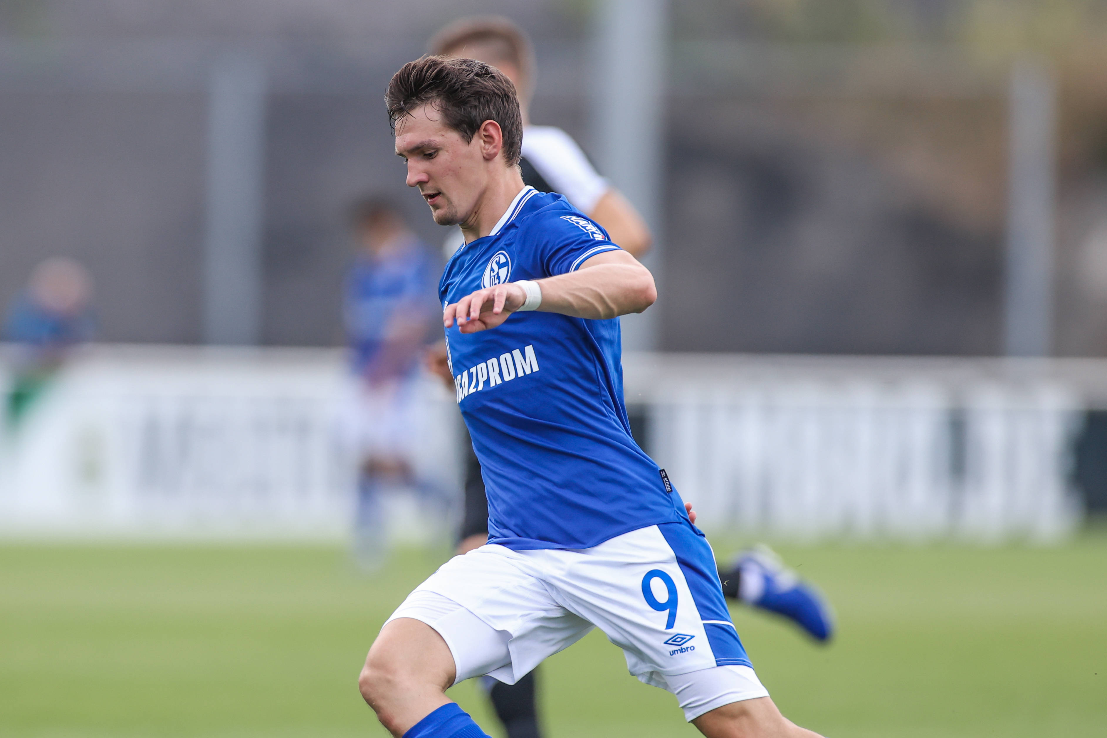 2025年新手游下载包含菲尼克斯太阳训练开放日，国际比赛日防线松动引欢呼，法甲在即，球队文化再被提及的词条