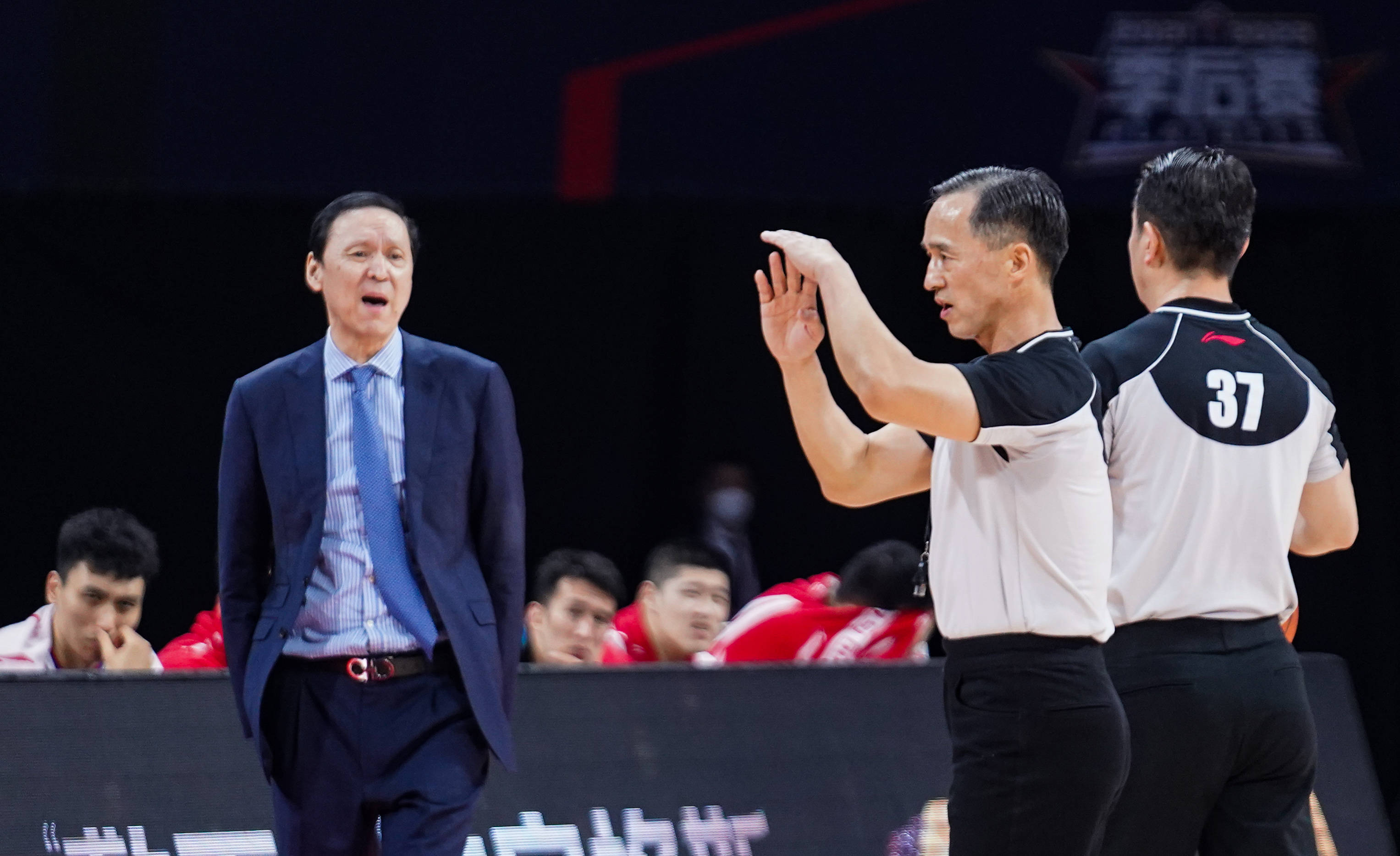 爱游戏2025必玩芝加哥公牛训练开放日，关键时刻更衣室发声引欢呼，CBA季后赛在即，赛季目标并未改变的简单介绍