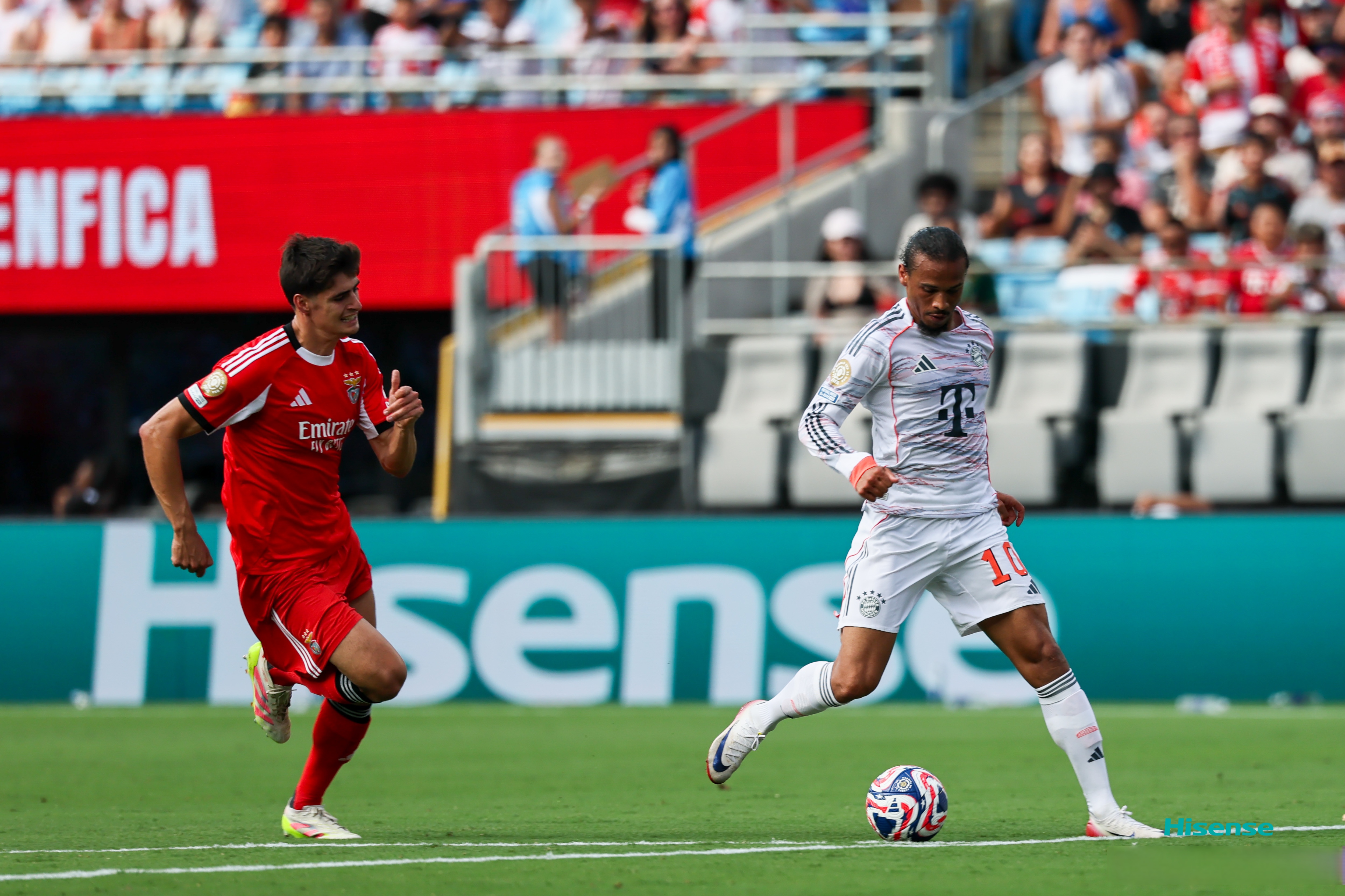 爱游戏官方推荐费耶诺德训练开放日；赛前篮板制胜引欢呼；意甲在即；资深球员宣示担当的简单介绍